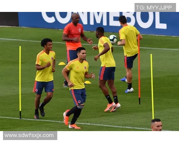 足球球星控球技术全面对比分析 谁是掌控比赛节奏的真正大师