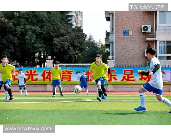 浙江足球星闪耀绿茵场展现拼搏精神引领团队不断迈向新辉煌